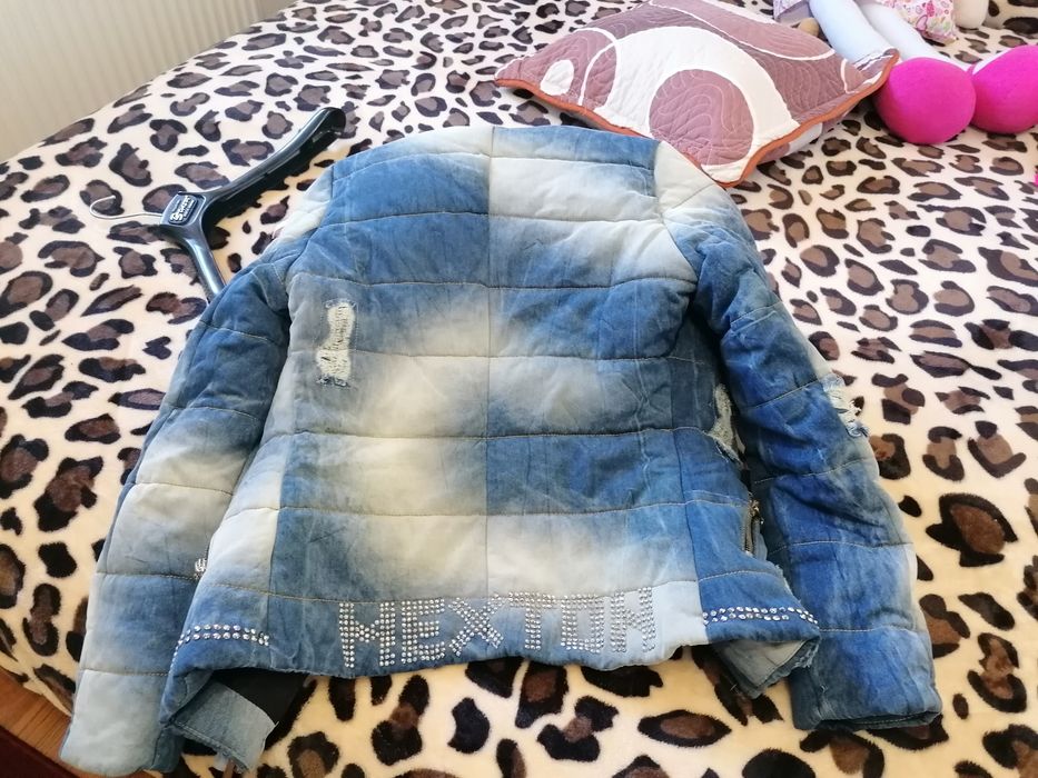 Geaca groasă de blug, Mexton