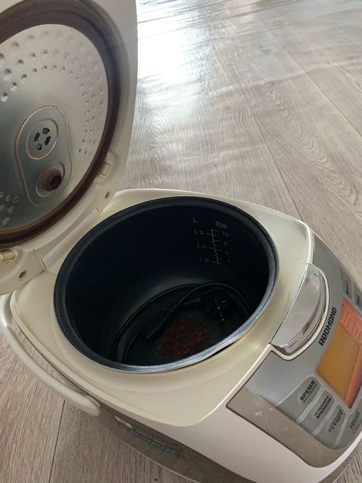 Мультиварка  REDMOND