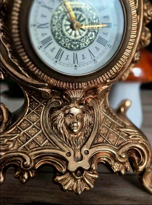 Ceas de masă antic Mercedes