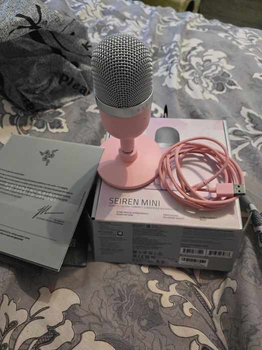 Microfon Razer Seiren Mini Pink