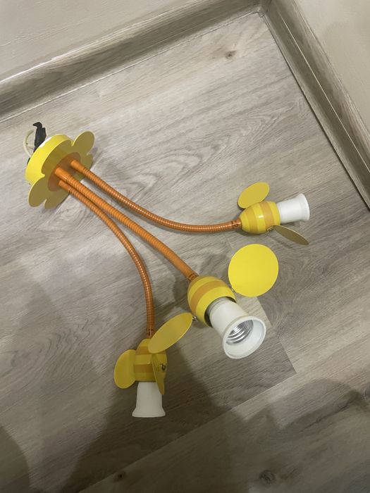 Детски полилей с пчелички