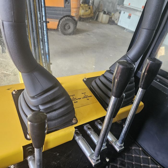 нов китайски мини багер ME 16