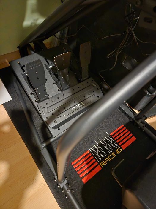 Симулатор Moza + Next Level Racing