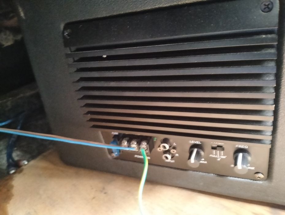 Сабвуфер почти новый