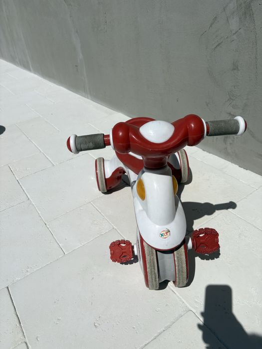 Tricicletă copii ride-on roșu/alb, stabilă, multifuncțională