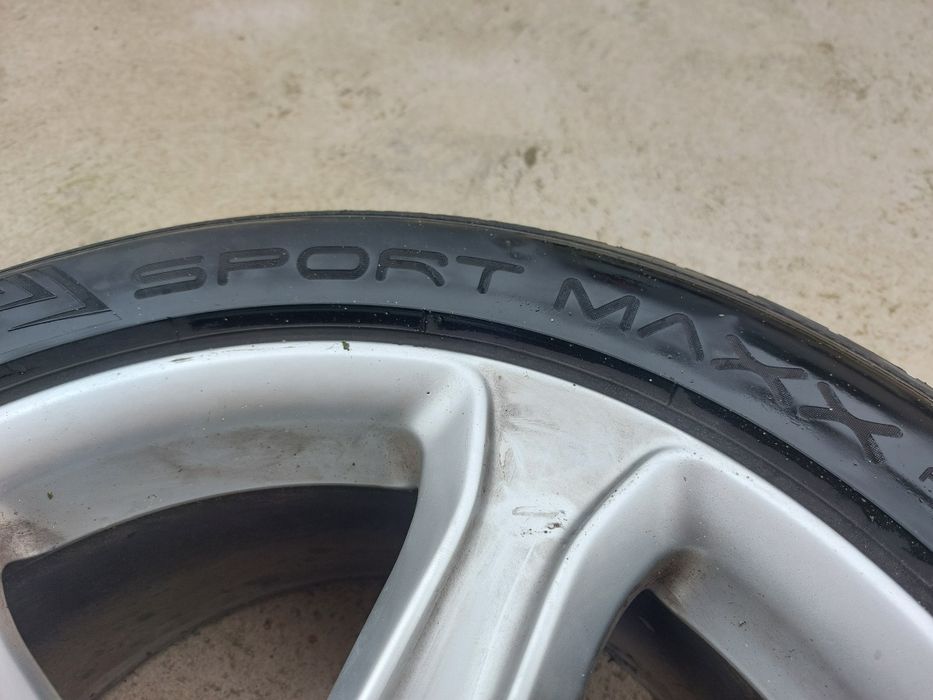 Гуми 2 броя DUNLOP 225/50/17R