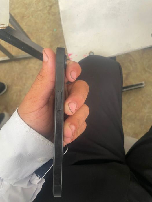 Айфон 16е состояние идьяльное