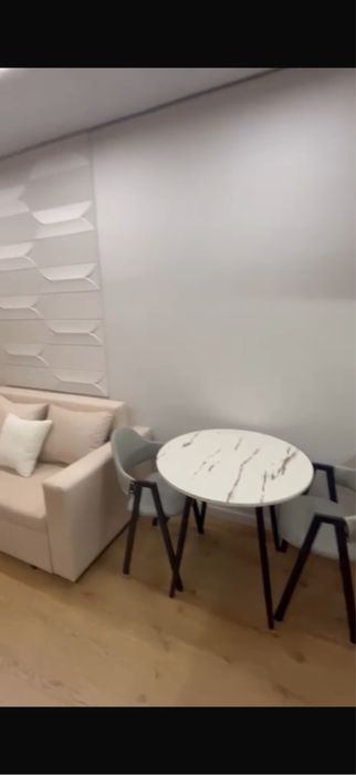 Продаётся обеденный новый стол