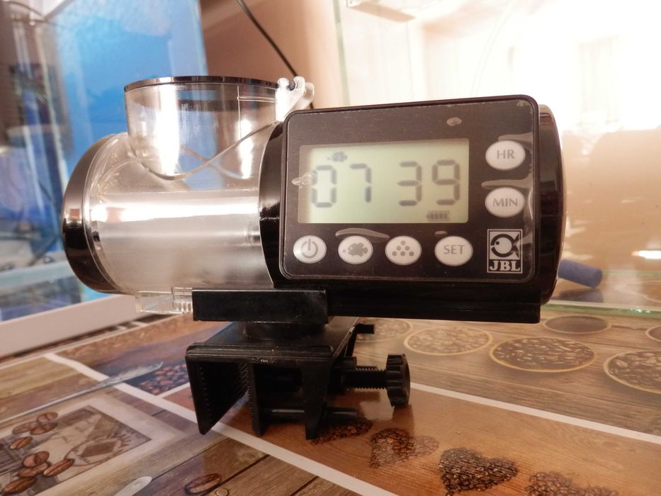 Автоматична хранилка за рибки