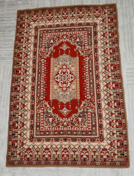 Продам ковёр 2х3