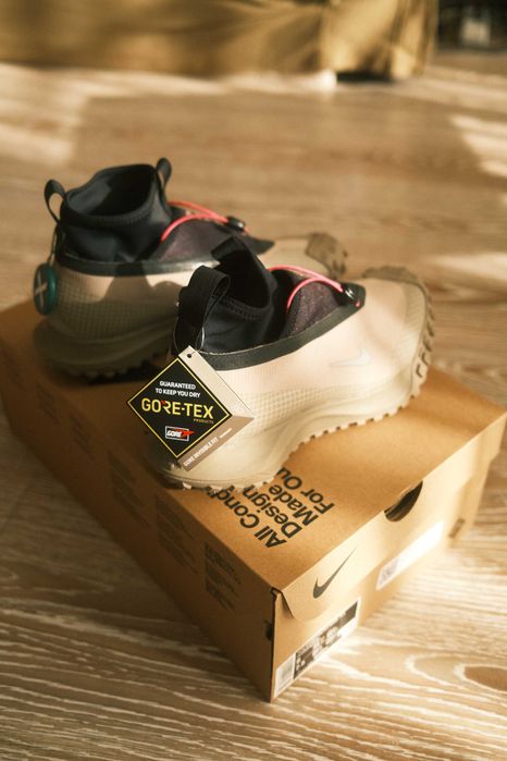 Nike ACG Mountain Fly Gore-Tex Khaki / Metallic SIlver