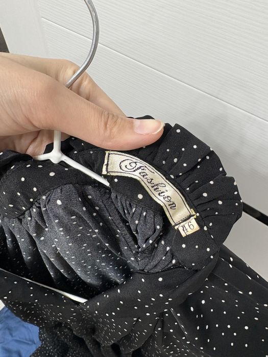 Продам чёрное платье в горошек