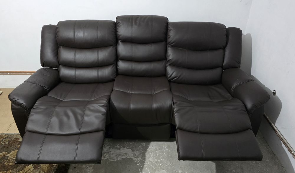 Canapea cu recliner și suport pentru picioare impecabilă - ca nouă