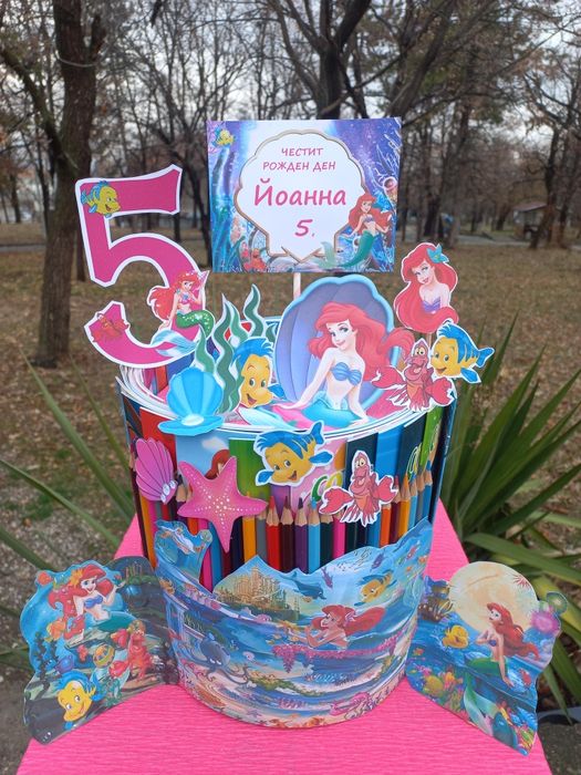 Торта от книжки и моливи