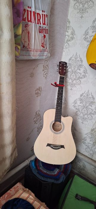 Баян сатылады...
