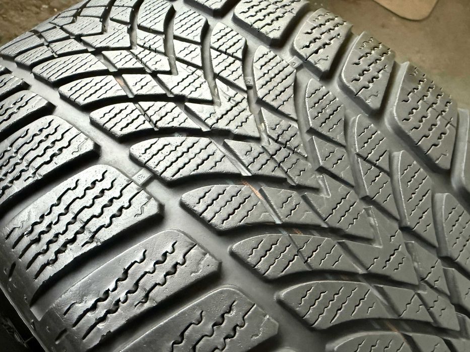 2x Anvelope Iarna 245/50 R18 runflat - Dunlop  Winter Sport 4D MOE DSS