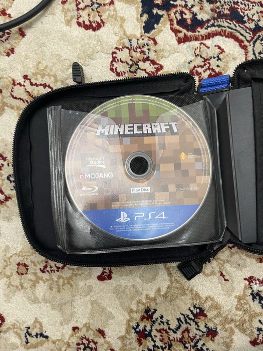 PlayStation 4 Pro + 2 геймпада + 17 игр (Minecraft и др.)