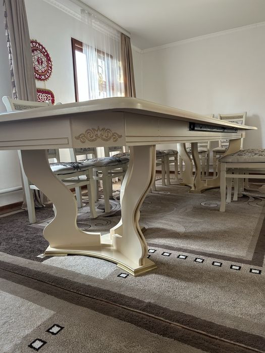 Продаётся столь для гостинной