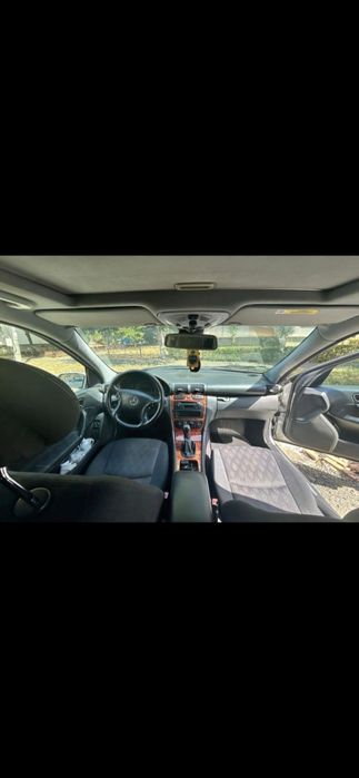 Vând Mercedes-Benz C200 W203
