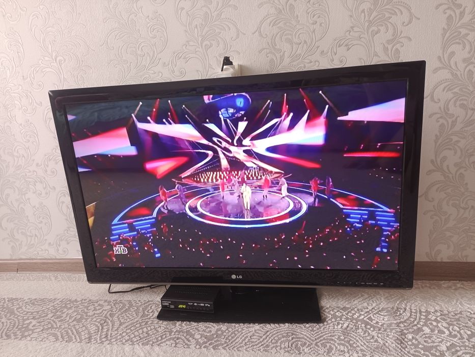 Телевизор LG  42LM340T