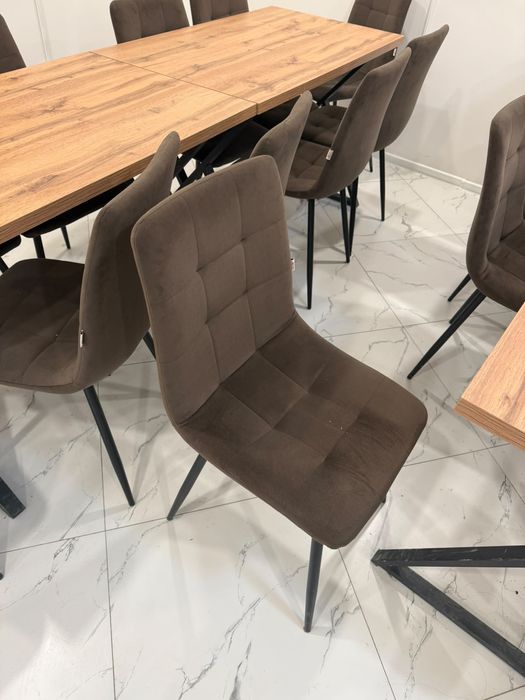 Стол и стулья продается