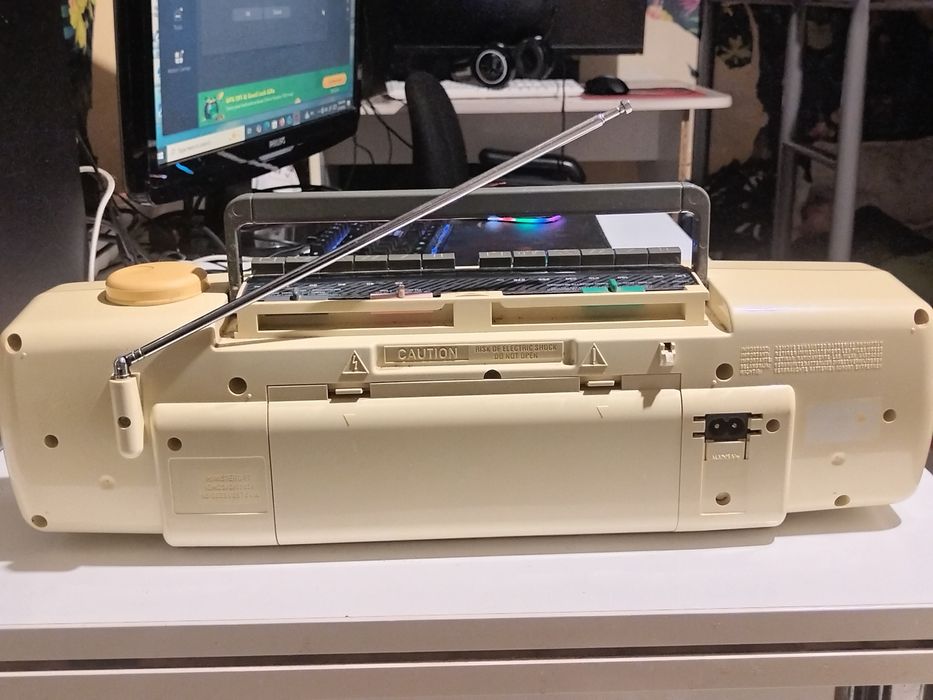 Vând un radio caseta perfect funcțional