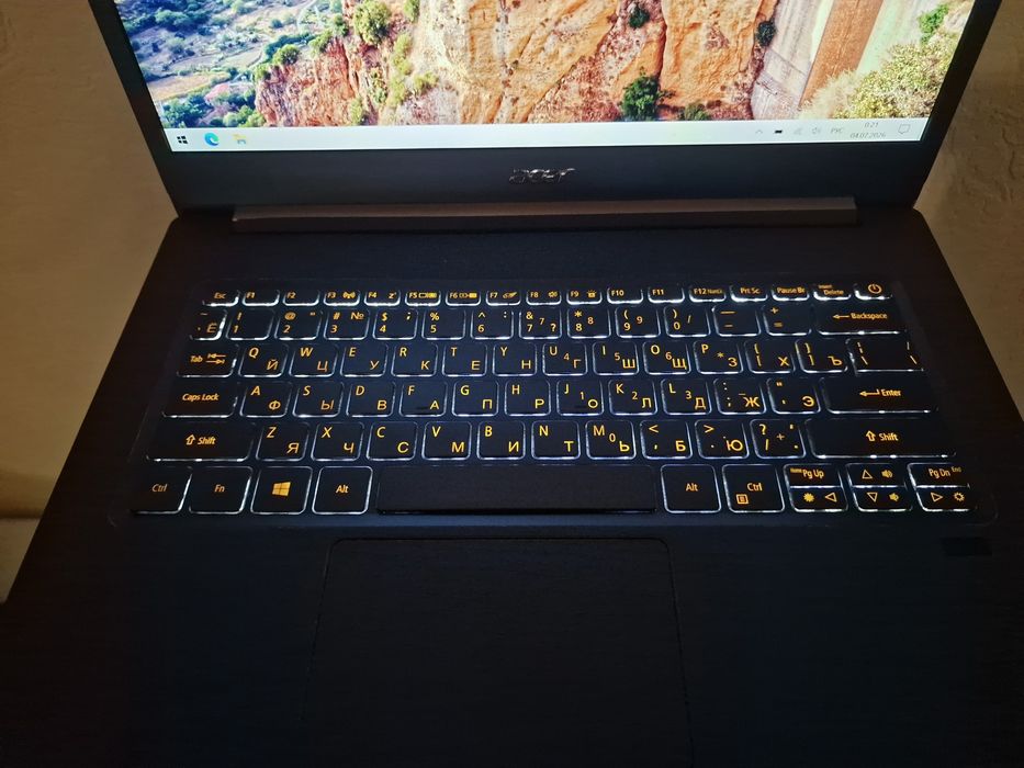 Acer Swift 5. Сенсорный, лёгкий.