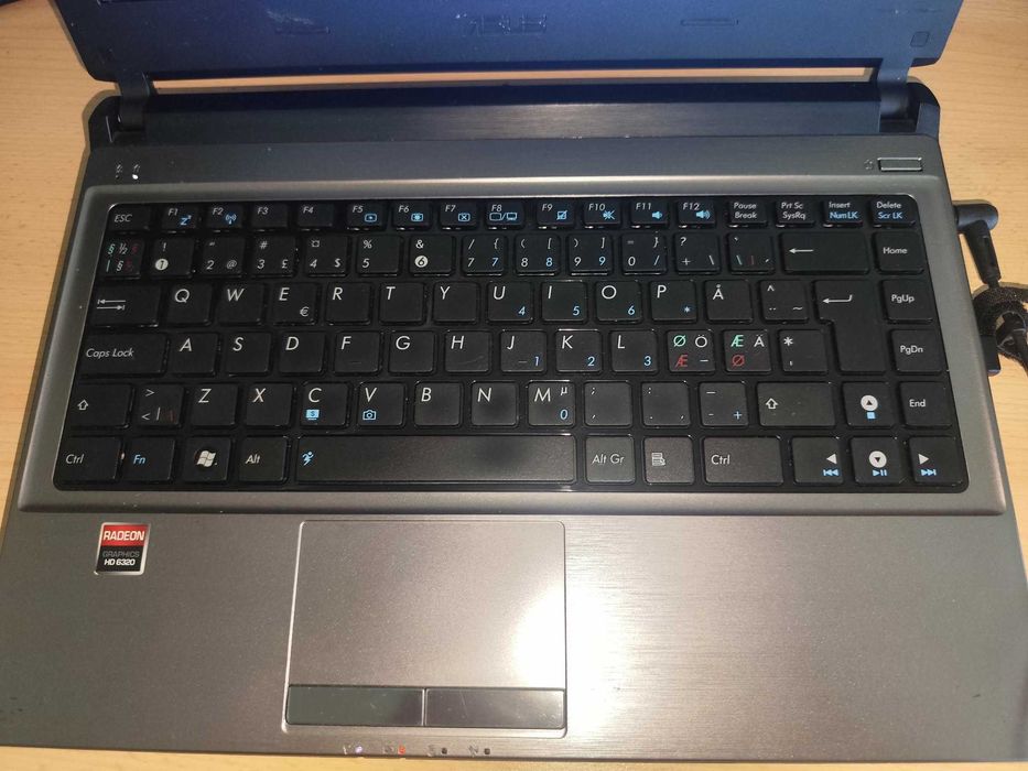 Asus U32, carcasa din metal, Amd E450, 4Gb, 500Gb Hdd, garantie!