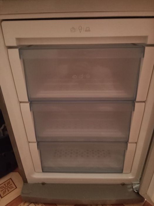 Продам холодильник