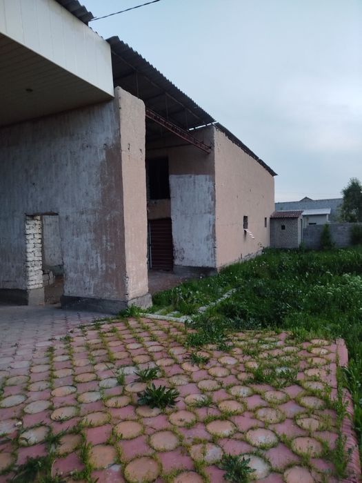 Chelak shahri Raim qishlogida 14sotix uy sotiladi