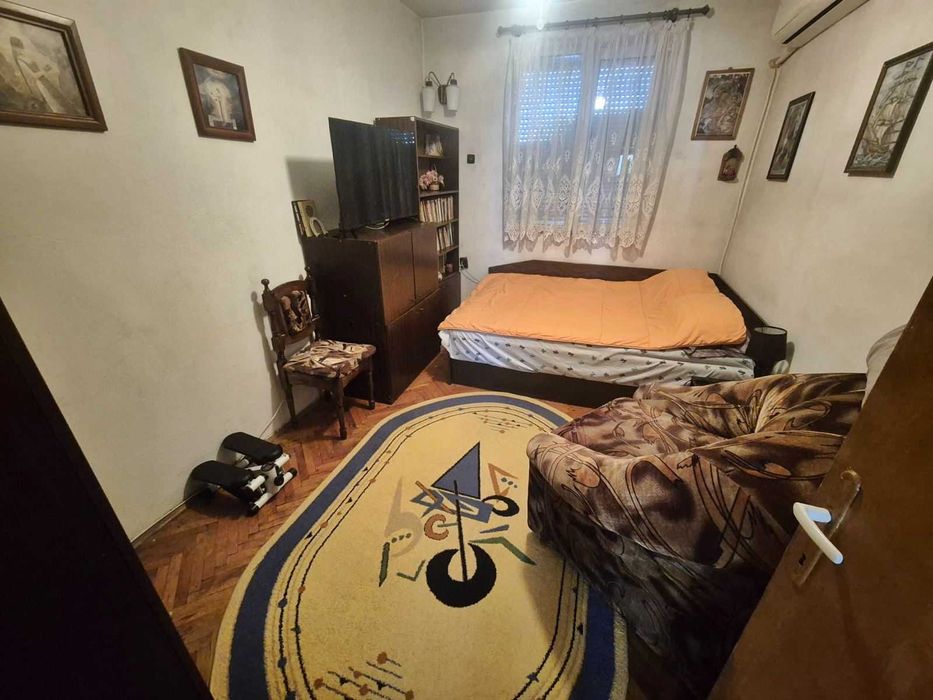 Апартамент в центъра на гр. Левски, с гараж .