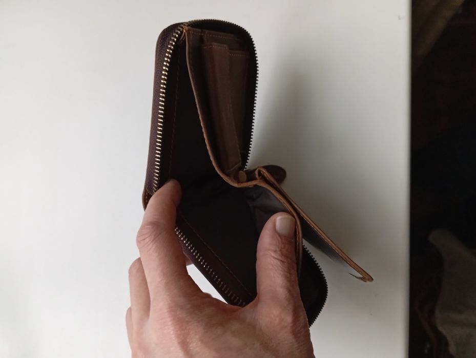 Продам новое кожаное портмоне