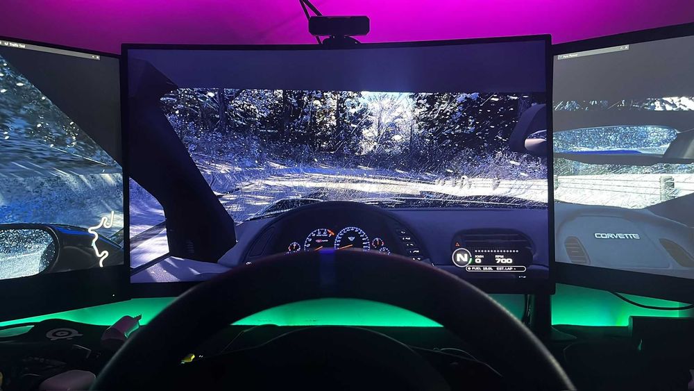Simulator Curse, Triple screen, ryzen 7 - rtx 5060