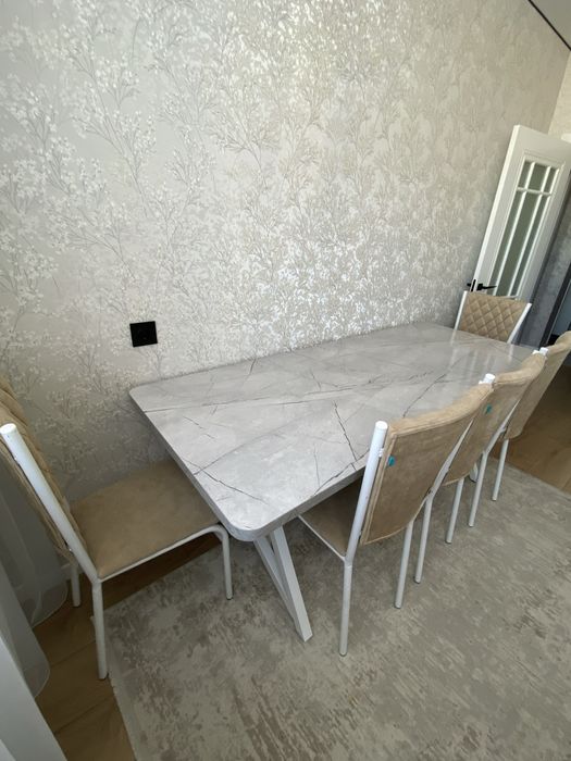 продам стол+стулья для кухни