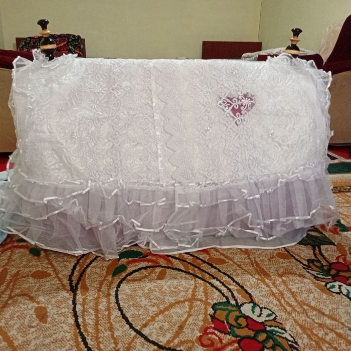 Ishlatigan beshik sotiladi bir marta ishlatilgan xamma narsai bor