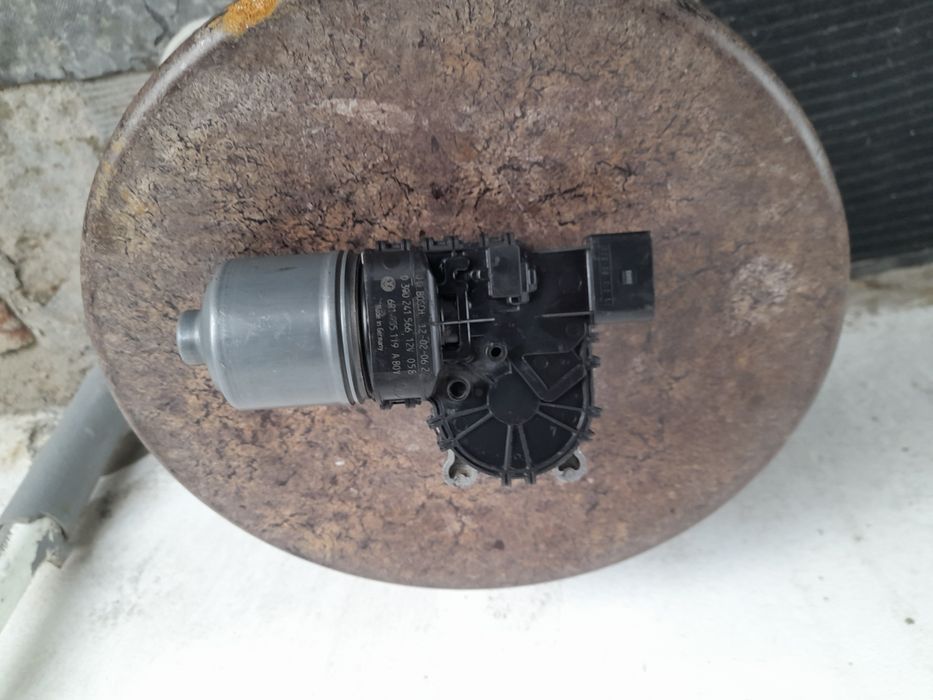 Продам     Автомобильные     дворник    маторчик.