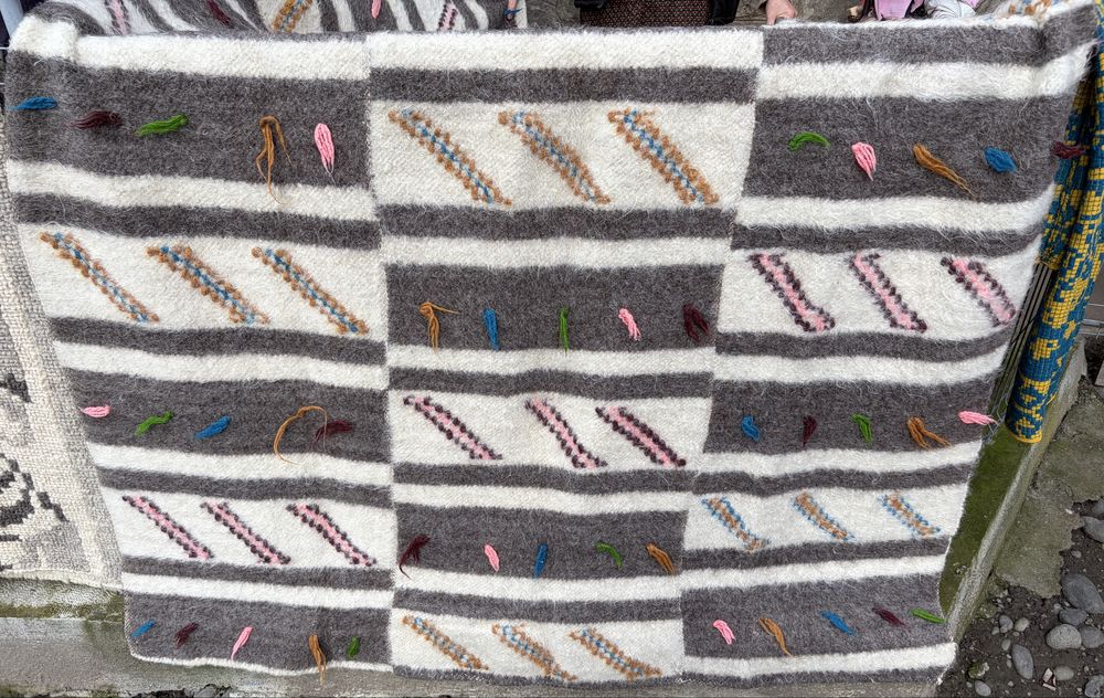 Pătură din lână naturală tesută manual