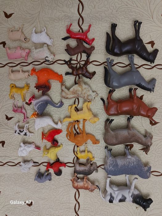Игрушки фигурки животные
