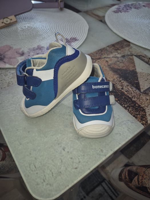 Vând adidași Biomecanics