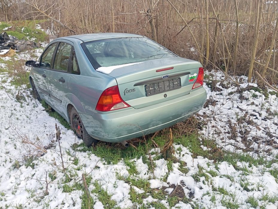 Продавам форд фокус бензин На Части