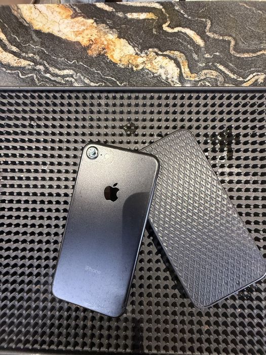 Apple iPhone 7 Qora rang