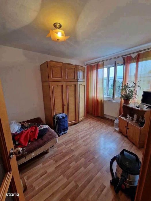 De vanzare apartament cu 2 camere si balcon, zona Cresei 44900euro