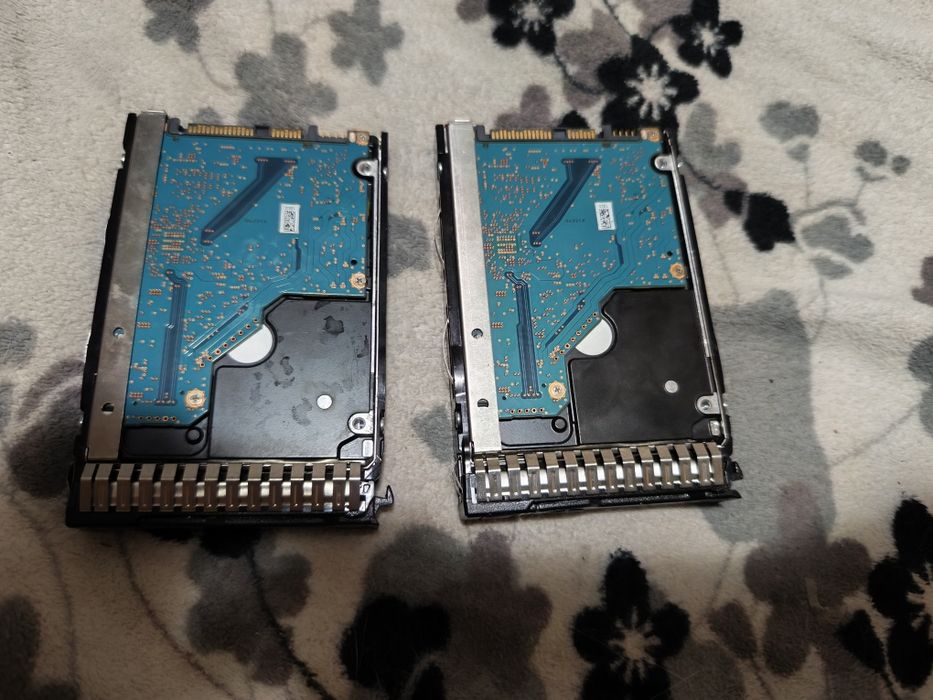Vând 2 hdd de server 600 GB 15k