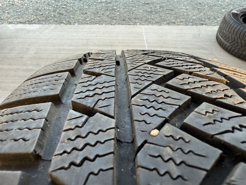 4бр. ОТЛИЧНИ Зимни Гуми 235/65R/17 -CONTINENTAL- DOT:3716- 6.4мм+5.6мм