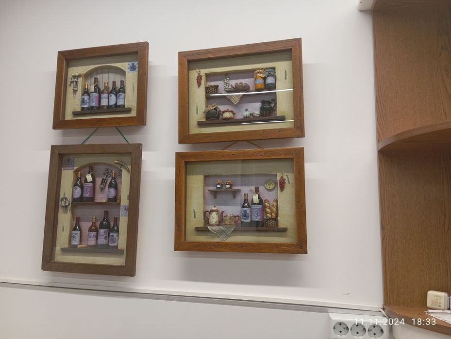 Шкаф с витрина и гардероби