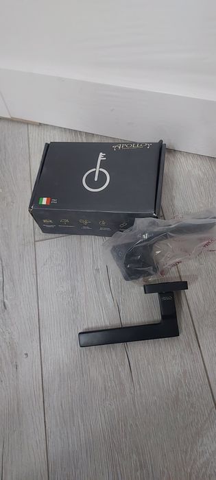 Продам дверь и ручки в комплекте