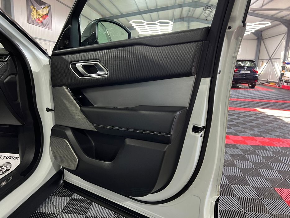 Land Rover Range Rover Velar D300 SE/300 CP. R-Dynamic. Achiziție România la 0 Km. Km reali.