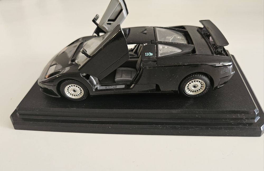 Колекционерска метална  количкa BBURAGO BUGATTI EB 110 мащаб 1:24