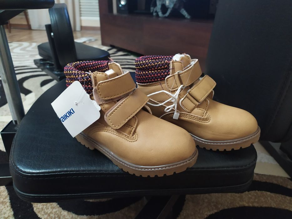 Новые ботинки с мехом для девочки LC Waikiki, 26 размер