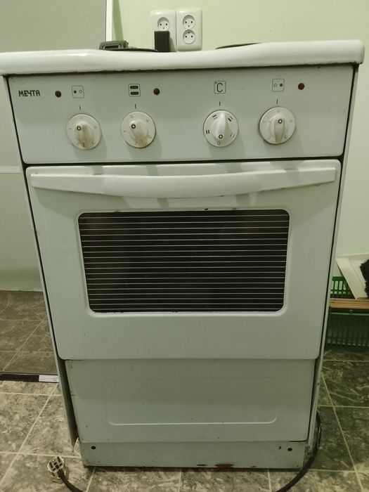 Продам кухонную плиту с духовкой!